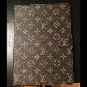 ❌SOLD❌NWOT LV Logo IPad Case